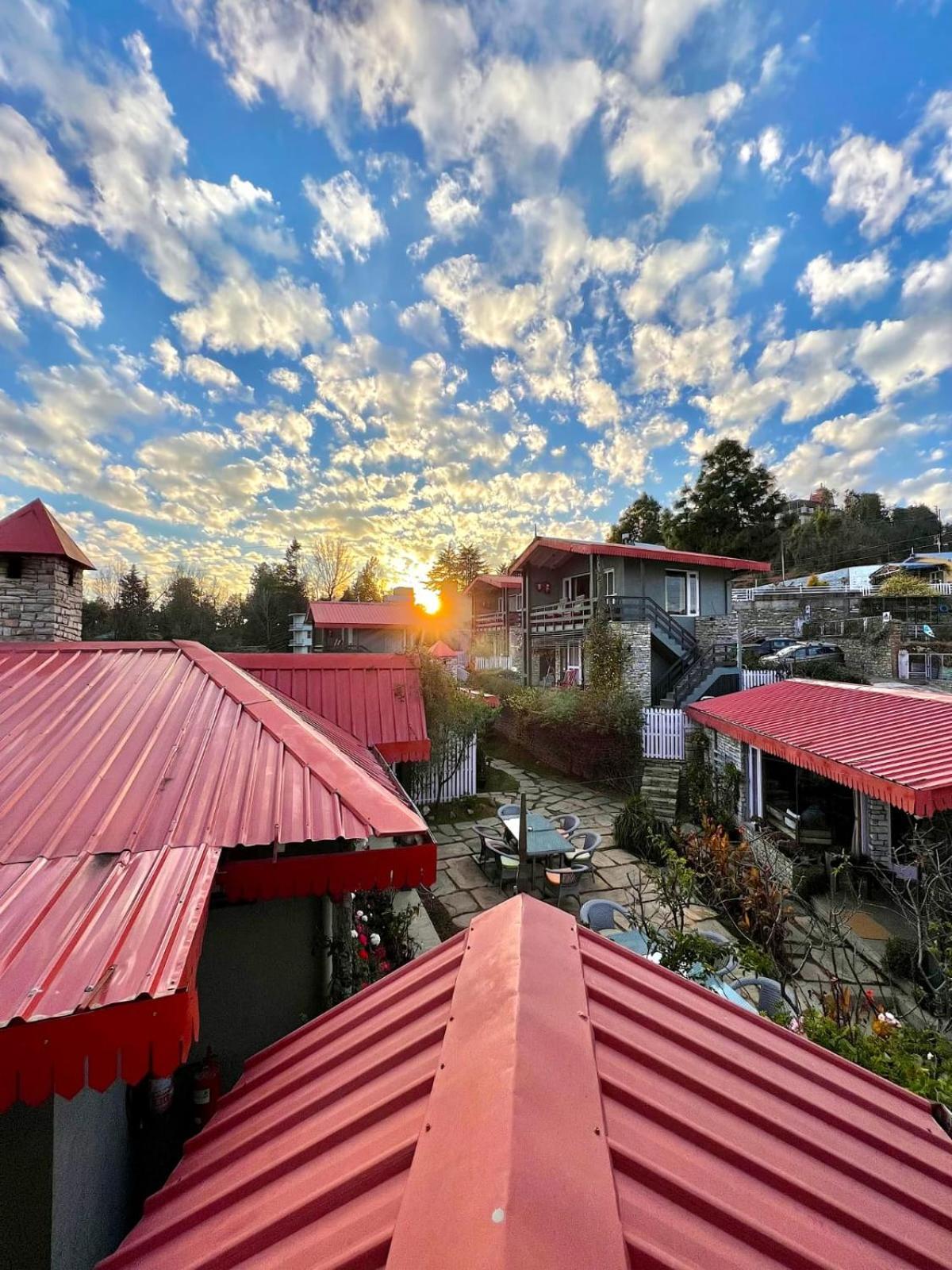 Hotel The Birdcage, Mukteshwar Exterior foto